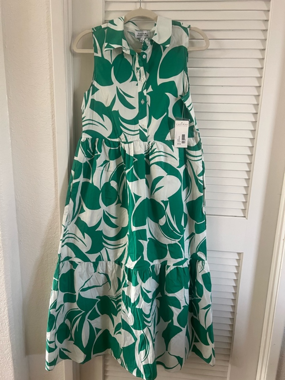 TAHARI Maxi Summer Dress Green and White Sleeveless Dress in a size Small